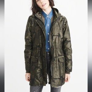 Abercrombie & Fitch Camo Parka Jacket Sherpa Vest Lined Hooded Green XS NWT